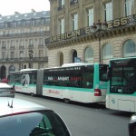 Ônibus, uma maneira econômica de conhecer Paris