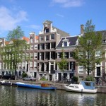 Canal na cidade de Amsterdã