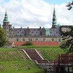 O acesso ao Castelo de Elsingor, na Dinamarca