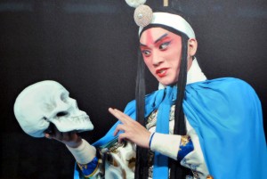 Peça de teatro em Elsingor, grupo japonês representa Hamlet, de William Shakespeare
