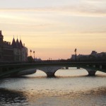 Rio Sena, no poente, Paris, França