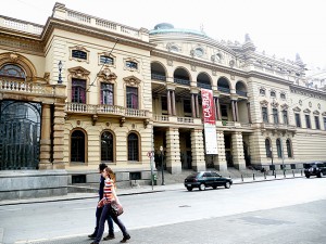 Lateral do Teatro Municipal de São Paulo