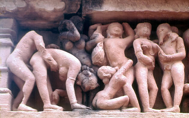 Esculturas eróticas de dos templos de Khajurao, na Índia