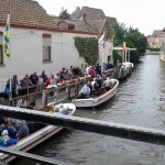 Bruges, embarque para passeio de barco pelos canais