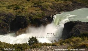 Cachoeira em Torres del Paine