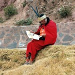 Cholo com roupa típica