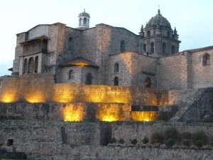 Corincancha ao anoitecer. Cusco, Peru.