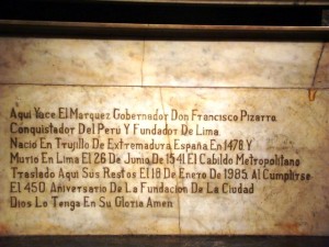 Inscrição no Túmulo de Francisco Pizarro, fundador de Lima, Peru