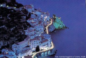 Amalfi à noite, Itália