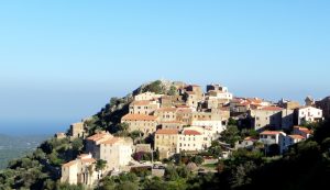 Córsega - de Cavi a St-Laurent, aldia corsa