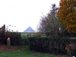 Normandia, Mont Saint-Michel ao longe