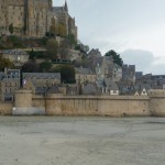 Normandia, Mont St-Michel, construções junto às muralhas