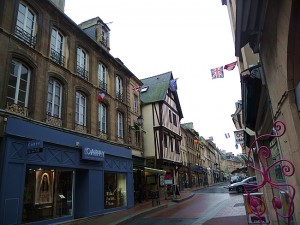 Bayeux, Mémorial, rua do centro histórico