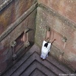 Fiel etíope dá a volta ao redor de Bet Giyorgis