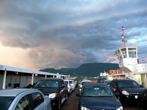 Balsa em dia de tempestade
