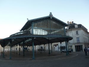 Chartres, o mercado em ferro forjado arte deco