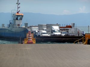 S.Sebastião, balsa para Ilhabela