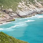 Litoral rochoso no Pontal do Atalaia