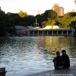 Casal no Central Park no verão