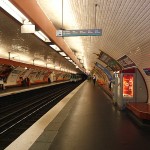 Metrô de Paris, vazio fora do horário de pico, que terrorista cometeria um atentado nessa hora?