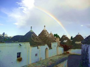 Arco-íris nos trulli de Alberobello