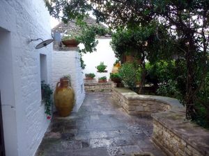 Jardim de um trulli em Alberobello