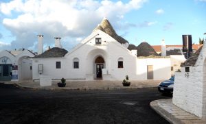 O maior trulli de Alberobello, Itália