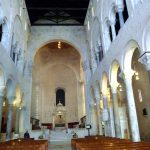 Bari, interior da catedral