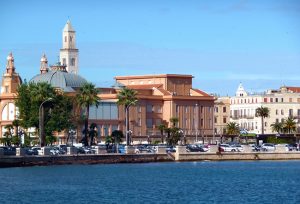Bari, parte moderna junto do mar