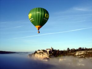 Voo de balão sobre o santuário medieval de Rocamadour
