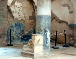 Interior de uma residência, em Herculano, Itália