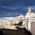 Matera sob o sol com a tempestade chegando