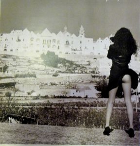 Lufada de vento traiçoeira em Alberobello...