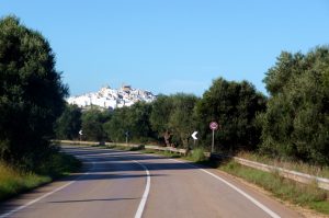 Ostuni, Itália, vista da estrada