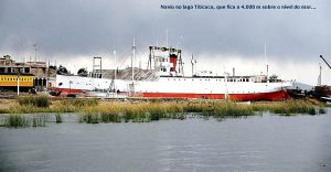 Navio no Lago Titicaca, Peru