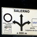 O círculo ao chegar numa cidade sempre indica o centro