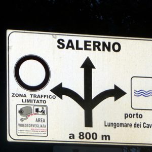 O círculo ao chegar numa cidade sempre indica o centro