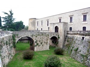 Venosa, acesso ao castelo