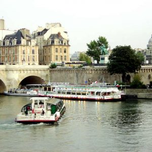 Cais de embarque nos bateaux-mouches