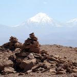 Apachetas (homenagem a Pachamama, a Deusa Mãe), no Atacama, Chile