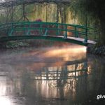 Bruma matinal sob a ponte japonesa, foto Arine Cauderlier