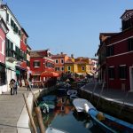 Canal em Burano, Veneza, Itália