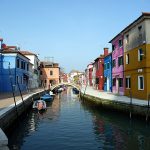 Canal em Burano, Itália