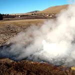 Fumarola nos gêiseres de el Tatio, Atacama, Chile