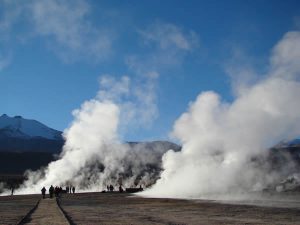 Gêiseres de El Tatio, a quase 5.00 metros, no Atacama, Chile