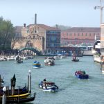 Itália, barcos no Canal Grande, de Veneza