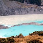 Lago vulcânico na região de Rotorua, North Island, Nova Zelândia
