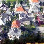 Noruega, casas nas encostas em Bergen