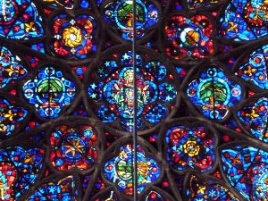 Os famosos vitrais da catedral de Reims