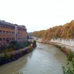 Isola Tiberina, à direita, no Tibre, Roma